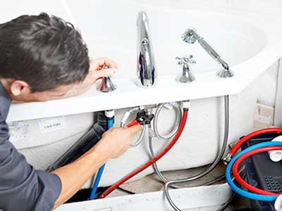 Установка ванны близкими руками.